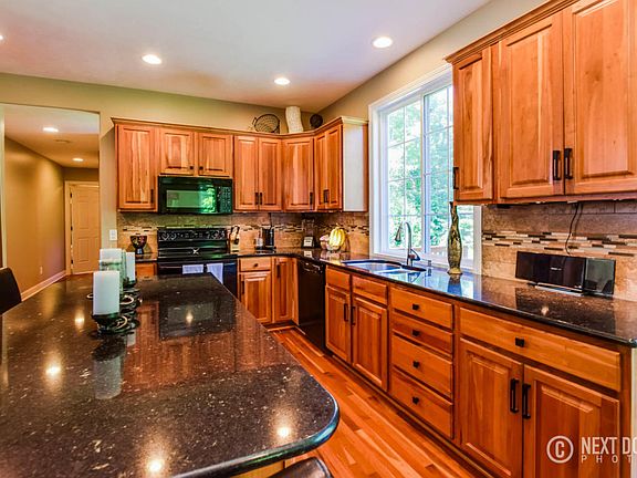 3rd image of 2978 Brookwind Dr