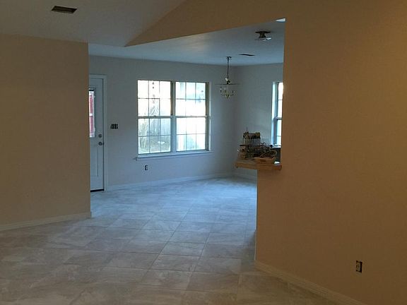 2nd image of 1213 Willow Ln