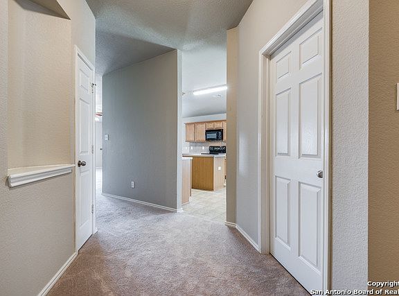 4th image of 220 Longhorn Way