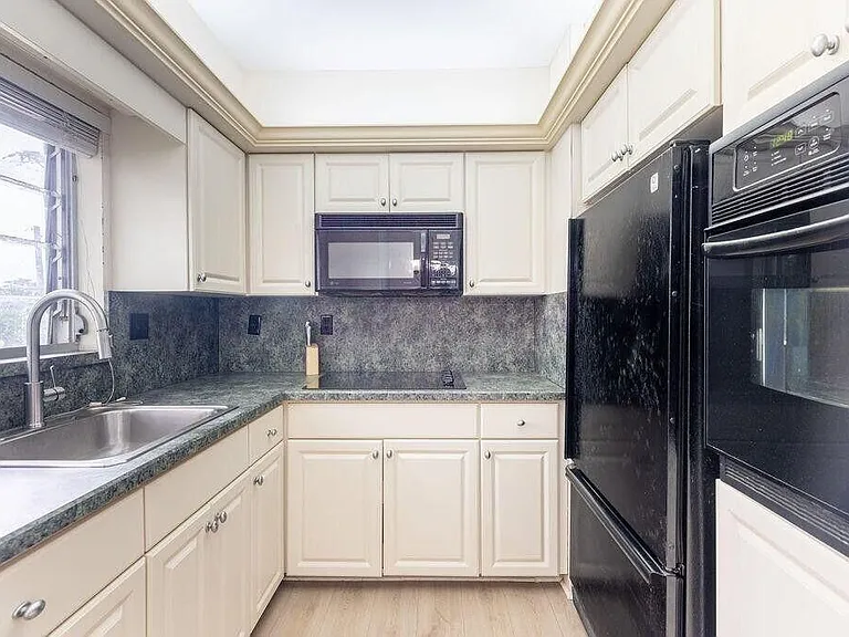 426 NE 7th Ave #2B — Photo 9