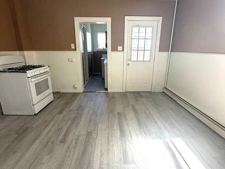 303 E Grove St #2 — Photo 2