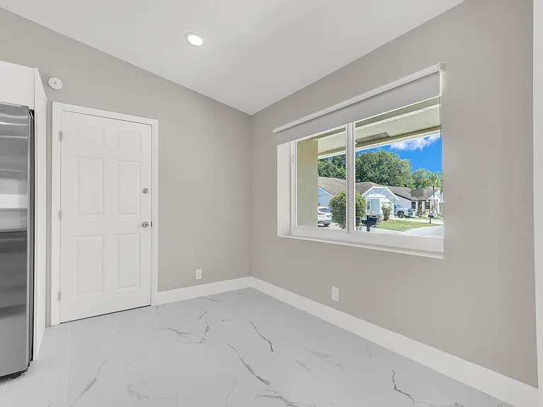 23392 Country Club Dr E — Photo 9