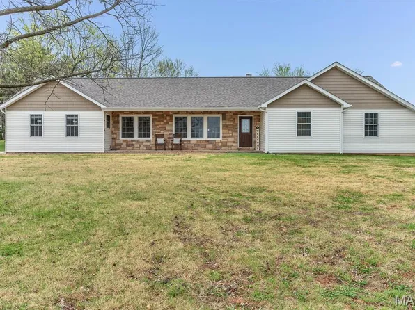 21 Oak Knoll Dr, Saint Charles, MO 63304