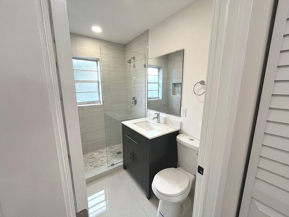 1st image of 821 S F Street