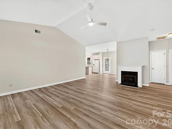 4th image of 9236 Duckhorn Dr