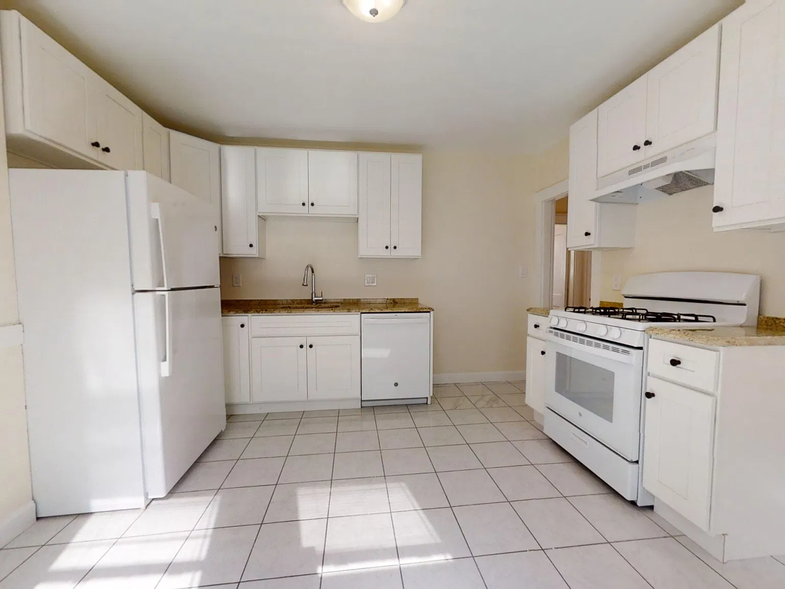 2 bed, 1000 sqft, $2,500 — Photo 2
