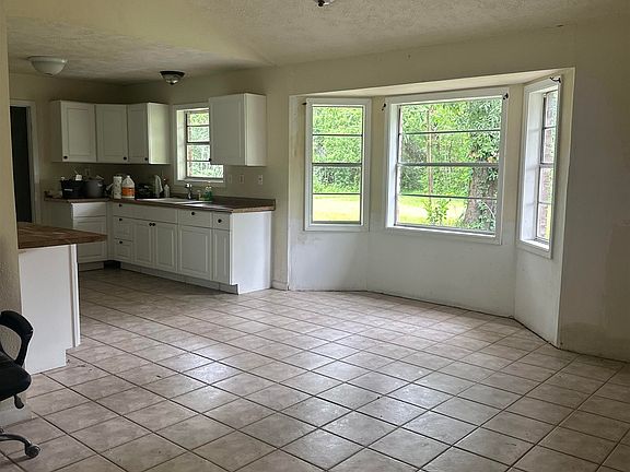 5th image of 421 Nancy Dr