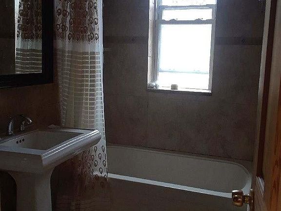 2nd image of 1832 E 51st St