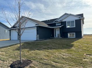 1004 Mallard Ln, Belle Plaine, MN 56011