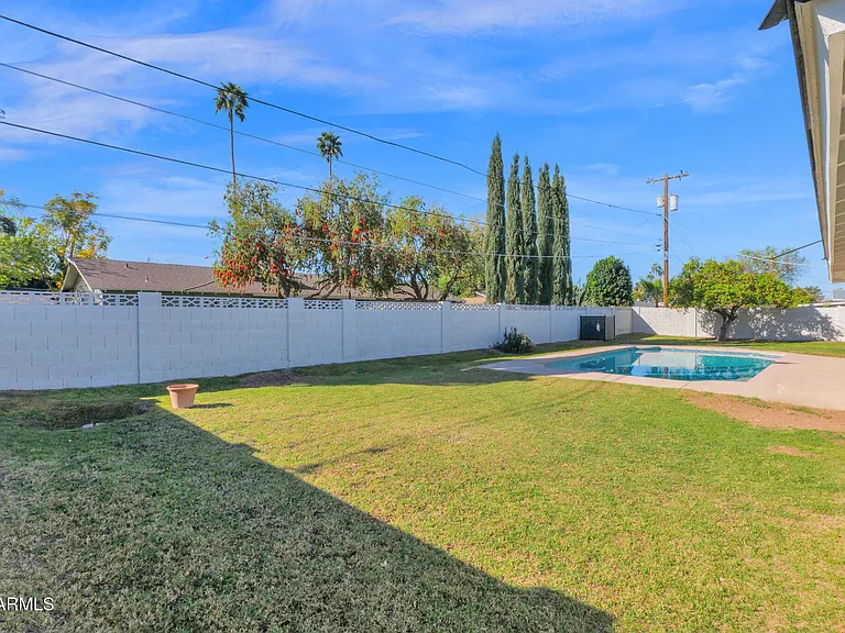 501 W Seldon Ln — Photo 43