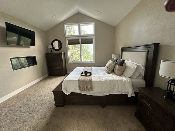 Master suite with fireplace, Smart TV and windows with a view