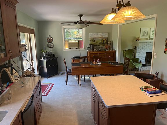 Kitchen dining area
