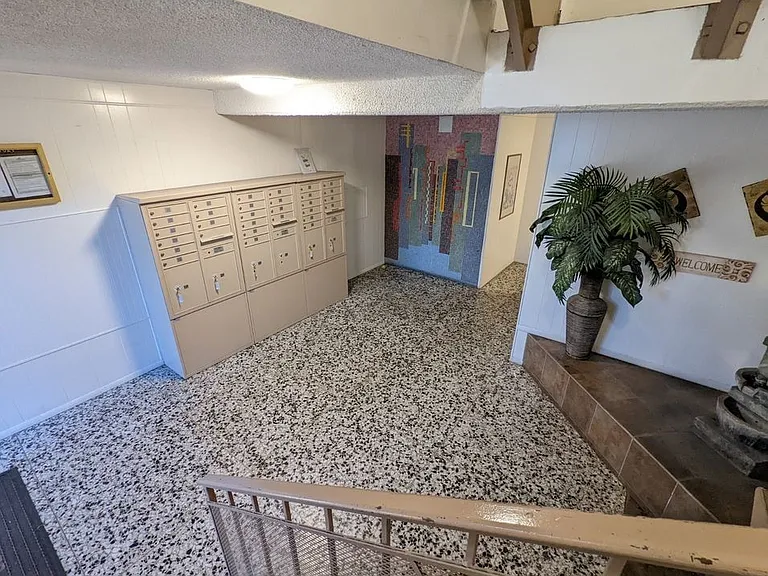 1330 N Gardner St — Photo 5