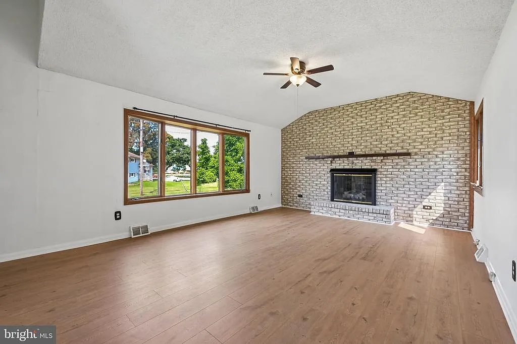 3 bed, 1.5 bath, 1238 sqft, $3,000 — Photo 4