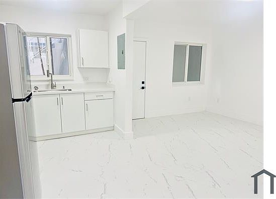 3rd image of 2251 NE 170th St APT 106