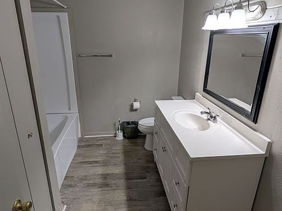3rd image of 307 N Prairieview Rd #304-13