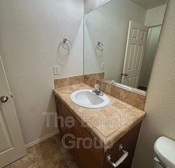 1915 Bella Oaks Dr — Photo 11