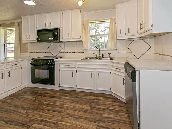 3rd image of 6151 Heckscher Dr