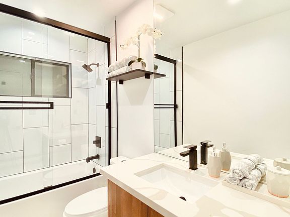 2nd image of 230 S Carondelet St #9