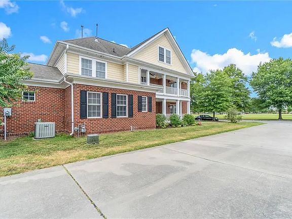 3rd image of 2981 Bayne Ave