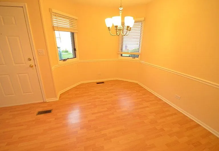 1050 Courtland Dr — Photo 6