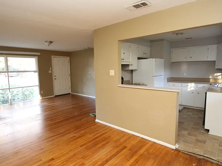 3753 Autumndale Dr — Photo 3