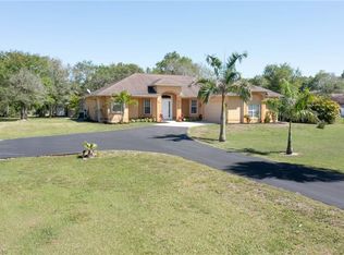 290 20th St NE, Naples, FL 34120