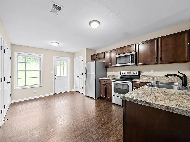 148 Center Pointe Dr — Photo 9