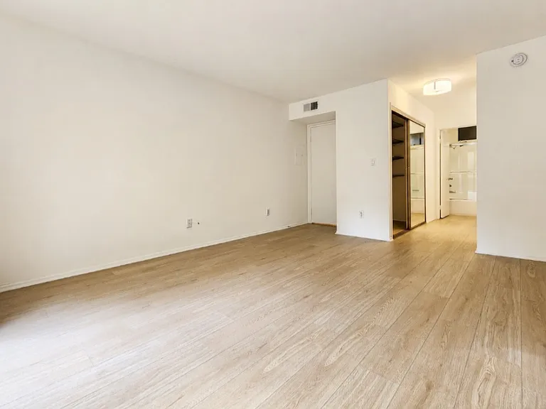 1444 S. Saltair — Photo 4