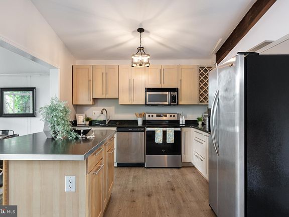 4th image of 3901 Javins Dr