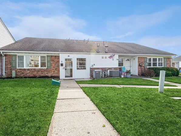 8 Kansas Ct, Matawan, NJ 07747