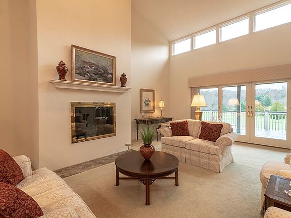 5th image of 17601 Alma Ct