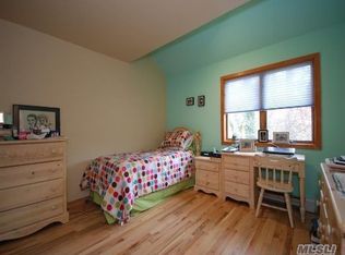 114 Hallock Landing Rd, Rocky Point, NY 11778