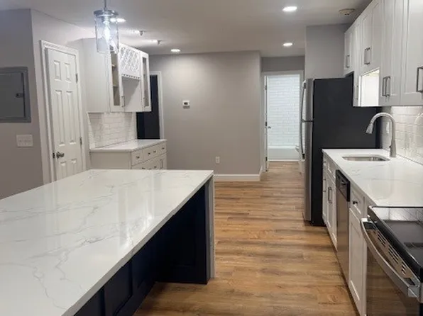 65 Oaklawn Ave #114, Cranston, RI 02920