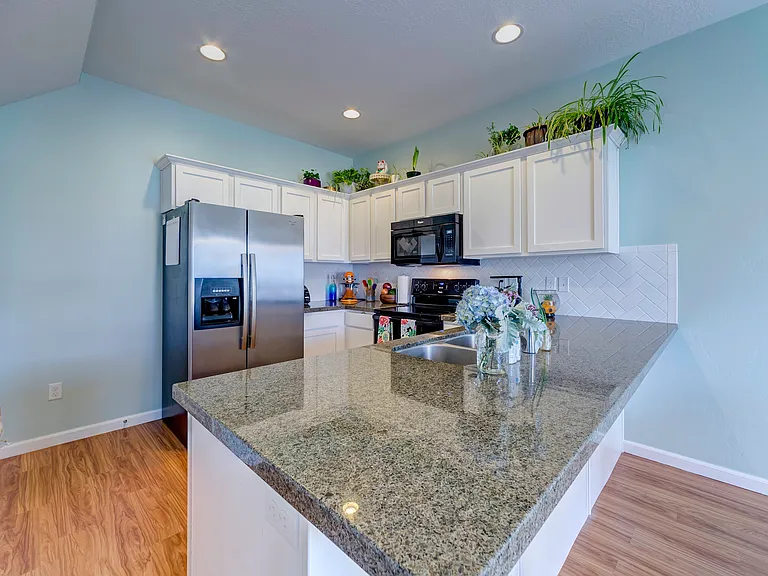 4253 N Cresthaven Ln — Photo 6