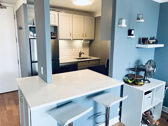 4th image of 4343 N Clarendon Ave APT 1209