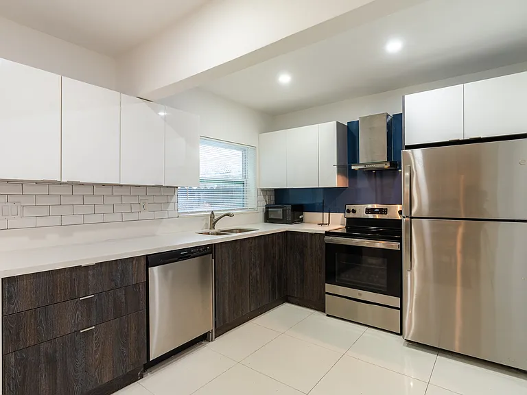 3509 SW 25th Ter — Photo 10