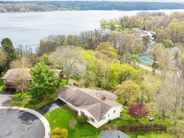23 Eagle Rock Dr, Rochester, NY 14609