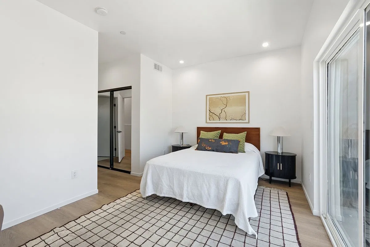 3 bed, 4.0 bath, 1895 sqft, $4,355 — Photo 3