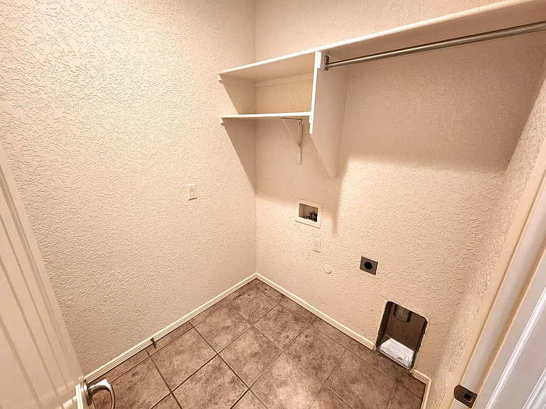 2409 Cortina Mnr — Photo 30