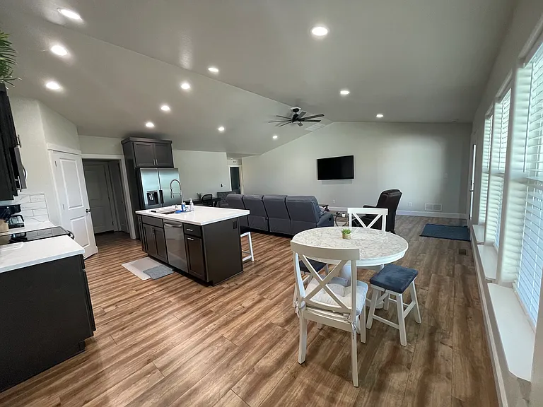 Cheri Ct — Photo 23