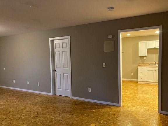 4th image of 812 W 1st St APT 1