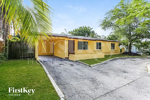 2230 SW 47th Ave Photo 1
