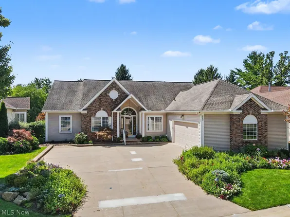 265 Lake Pointe Dr, Akron, OH 44333
