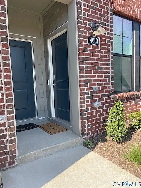 3 bed, 2.5 bath, 1573 sqft, $2,599 — Photo 2