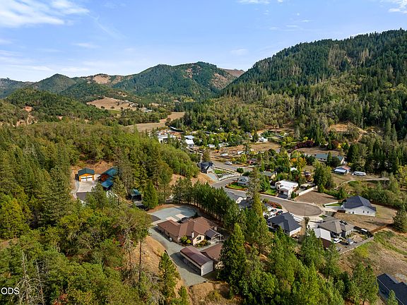 5th image of 200 Eagle Ridge Dr