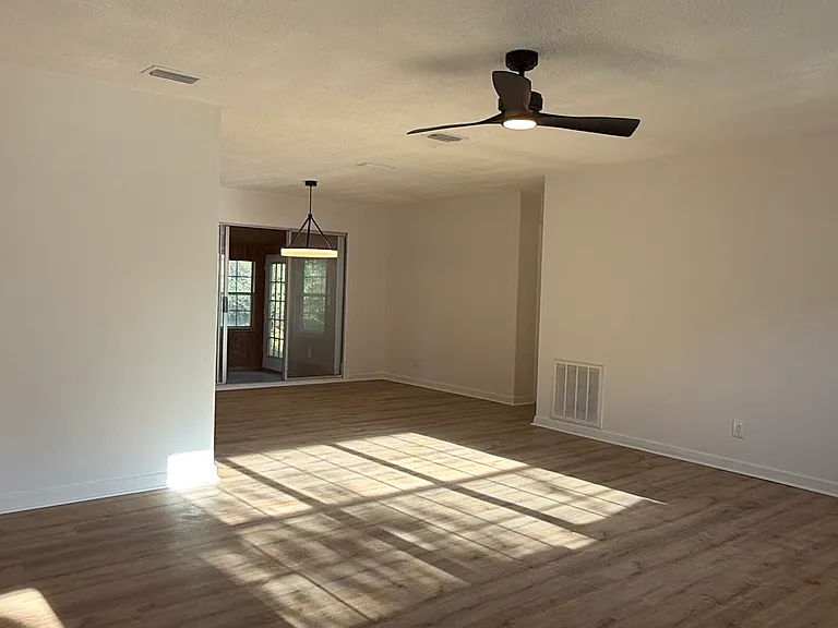 1006 Trenton Dr — Photo 3