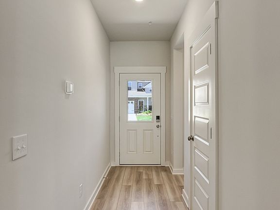 3rd image of 656 Birdie Dr