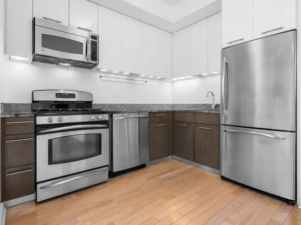 230 Ashland Place image 2 of 6