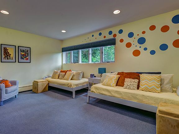 4th image of 44 Saddle Ln
